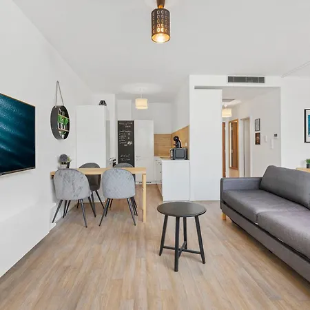 Lam Yacht Club - Terrace 10m2 Apartment Pressburg